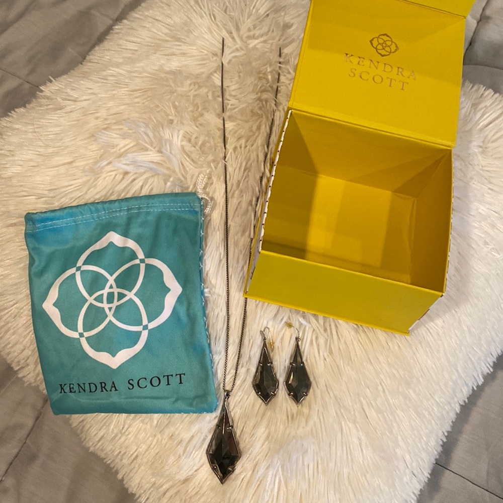 Kendra Scott matching necklace and earrings with box and bag